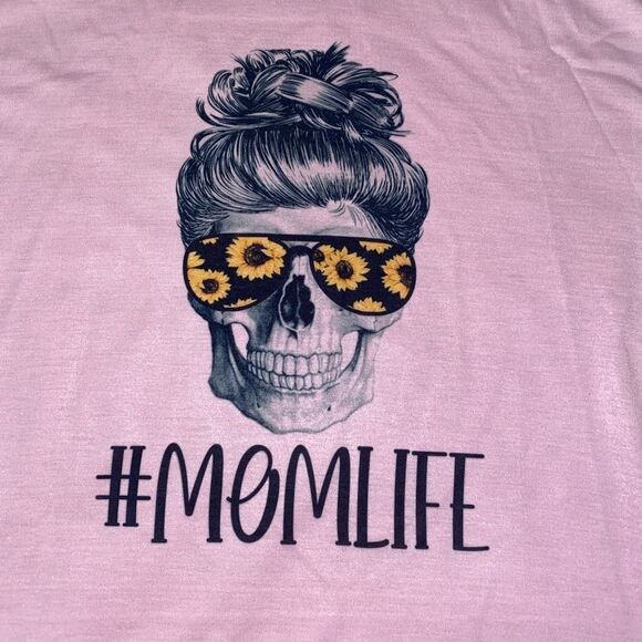🆕 Mom Life Skull - Graphic Tshirt - Picture 2 of 5